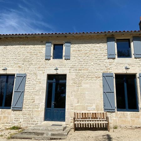 Chateau Des Loups - Les Pommiers Echire 외부 사진