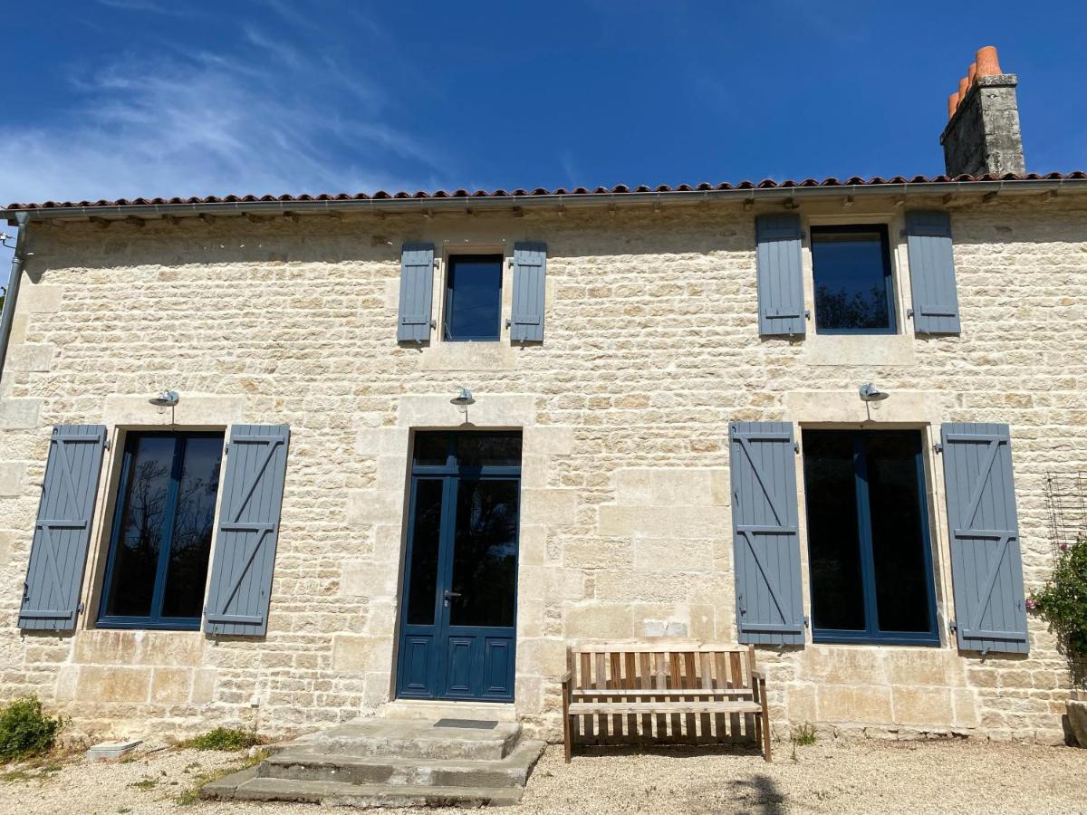 Chateau Des Loups - Les Pommiers Echire 외부 사진