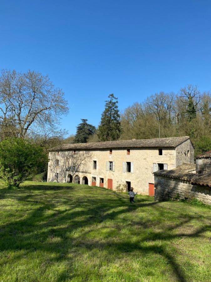 Chateau Des Loups - Les Pommiers Echire 외부 사진