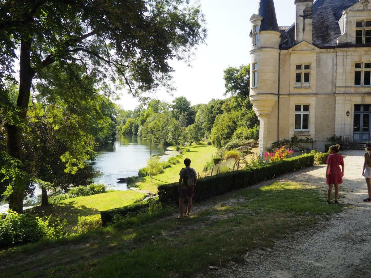 Chateau Des Loups - Les Pommiers Echire 외부 사진