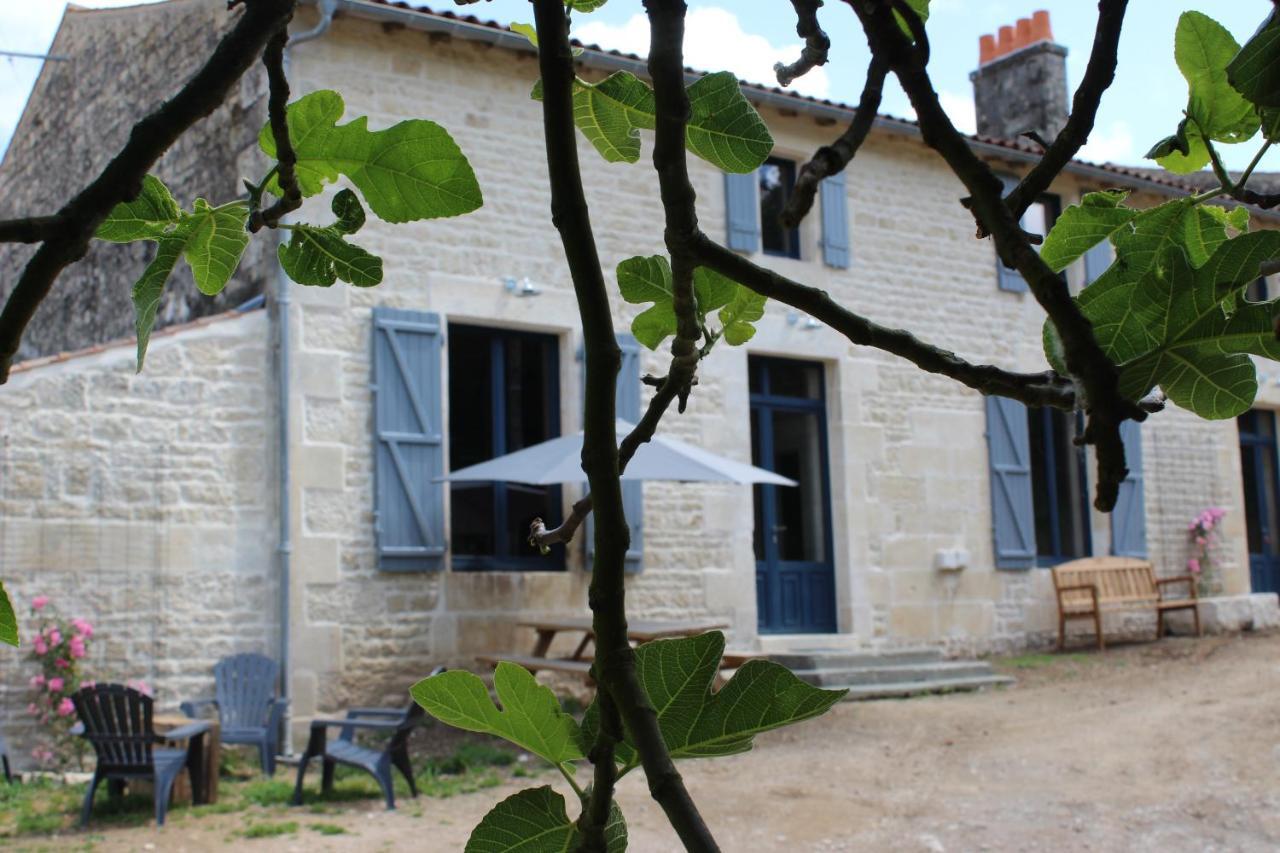 Chateau Des Loups - Les Pommiers Echire 외부 사진